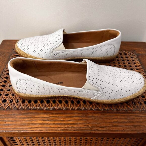 Size 9.5 Clarks Comfortable White Perforated Slip On Espadrilles with Jute Trim - Picture 3 of 6
